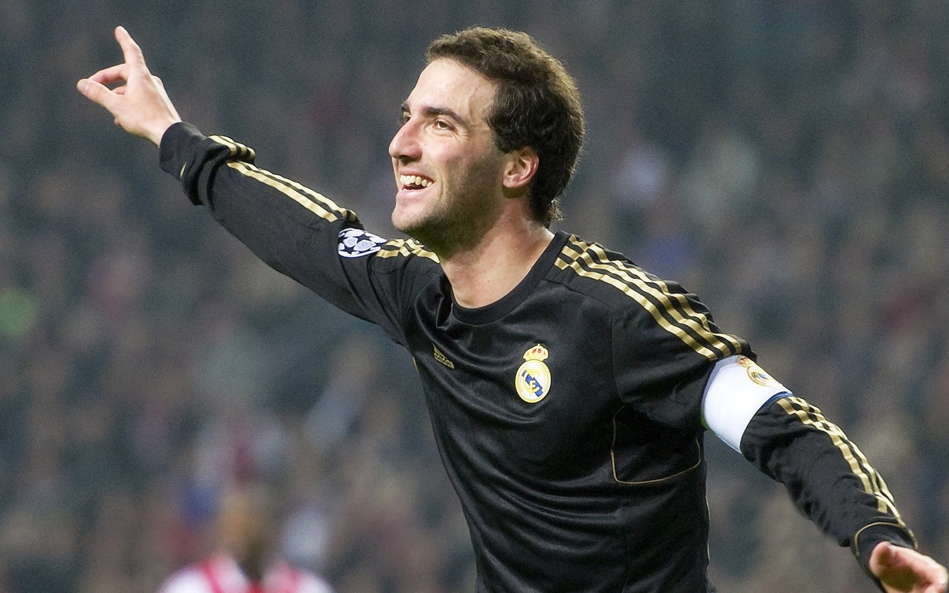 主力球员表现稳定，多球员贡献进球，球队的主力是什么位置