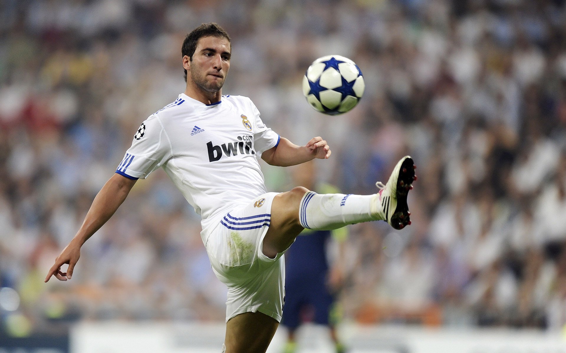 乔·波尔曼精准的长传与突破创造出更多进攻机会，乔波伊是谁