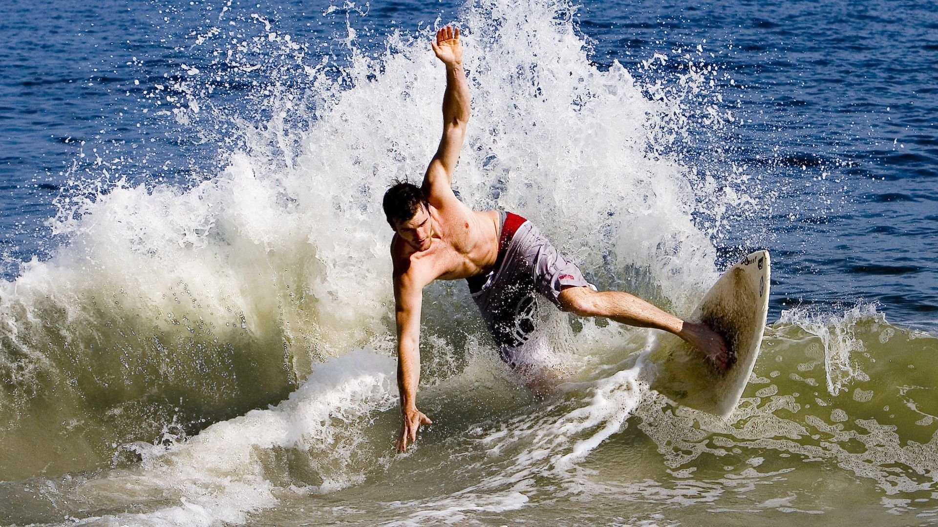南非春bok队的强大防线，依然是橄榄球锦标赛的一大看点，南非获得橄榄球世界杯
